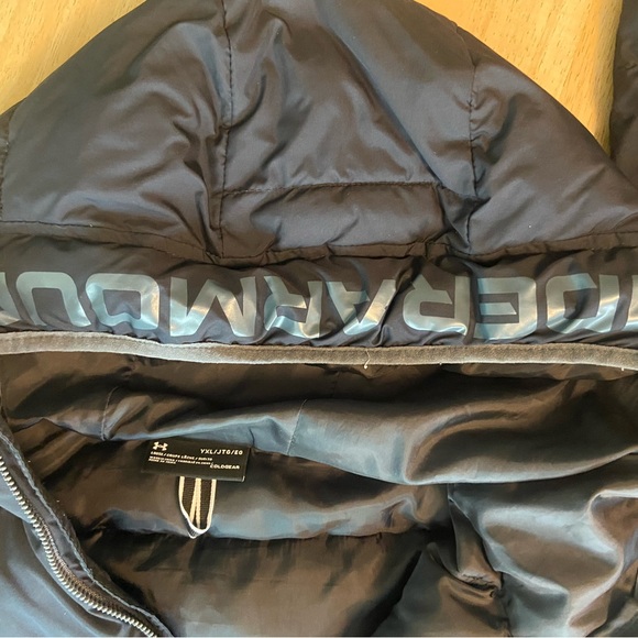 Under Armour Black Puffer Jacket with Hood and Water-Resistant Fabric - Picture 5 of 6